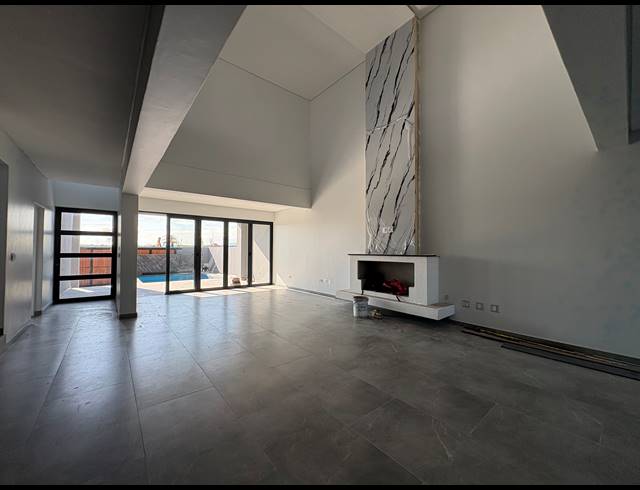 5 BEDROOM HOUSE FOR SALE IN SANDOWN